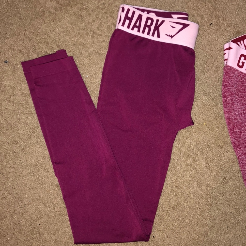 Gymshark burgundy leggings! (Fits medium)
